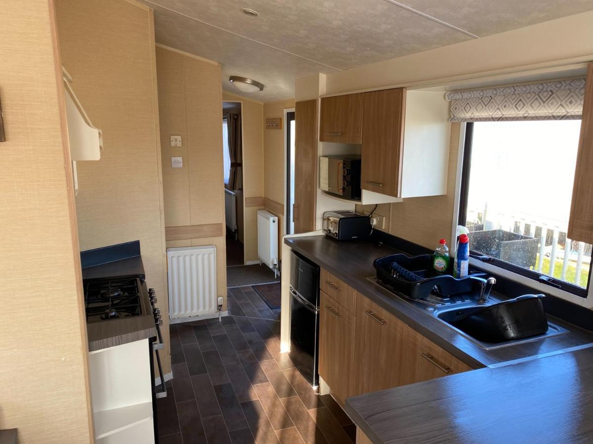 2 And 3 Bedroom Caravans With Hot Tubs At Tattershall Exterior photo