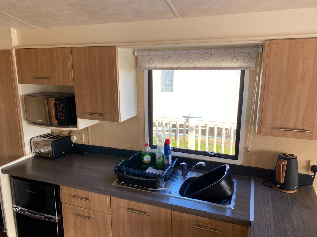 2 And 3 Bedroom Caravans With Hot Tubs At Tattershall Exterior photo